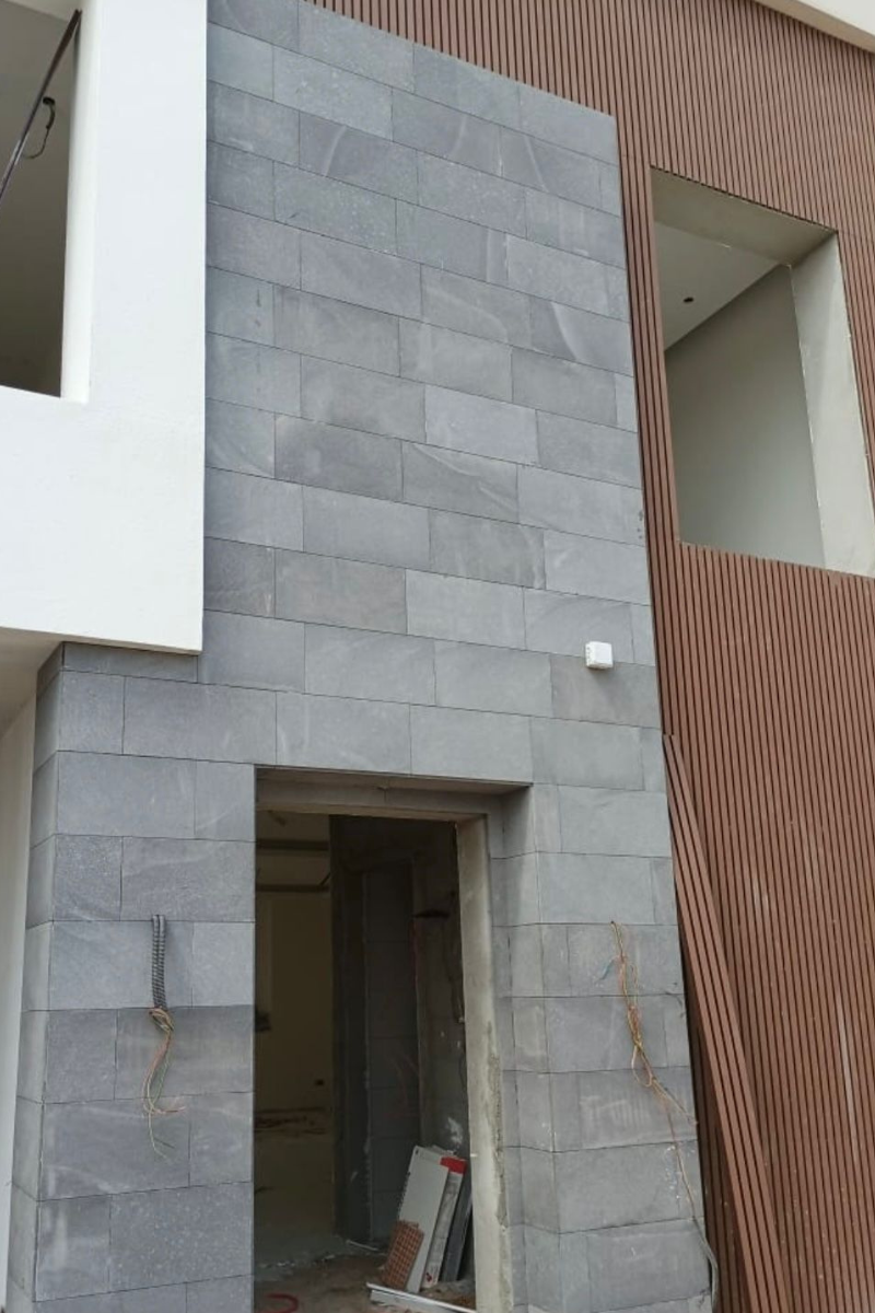 الفرق بين الحجر الطبيعي والحجر الصناعي – أيهما أفضل؟