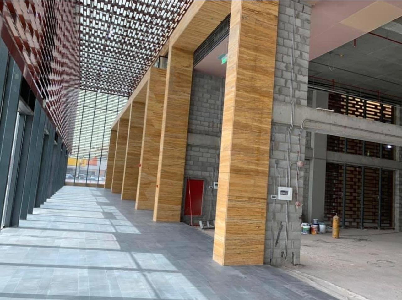 رخام أردني خشبي المميزات والاستخدامات وسعر المتر