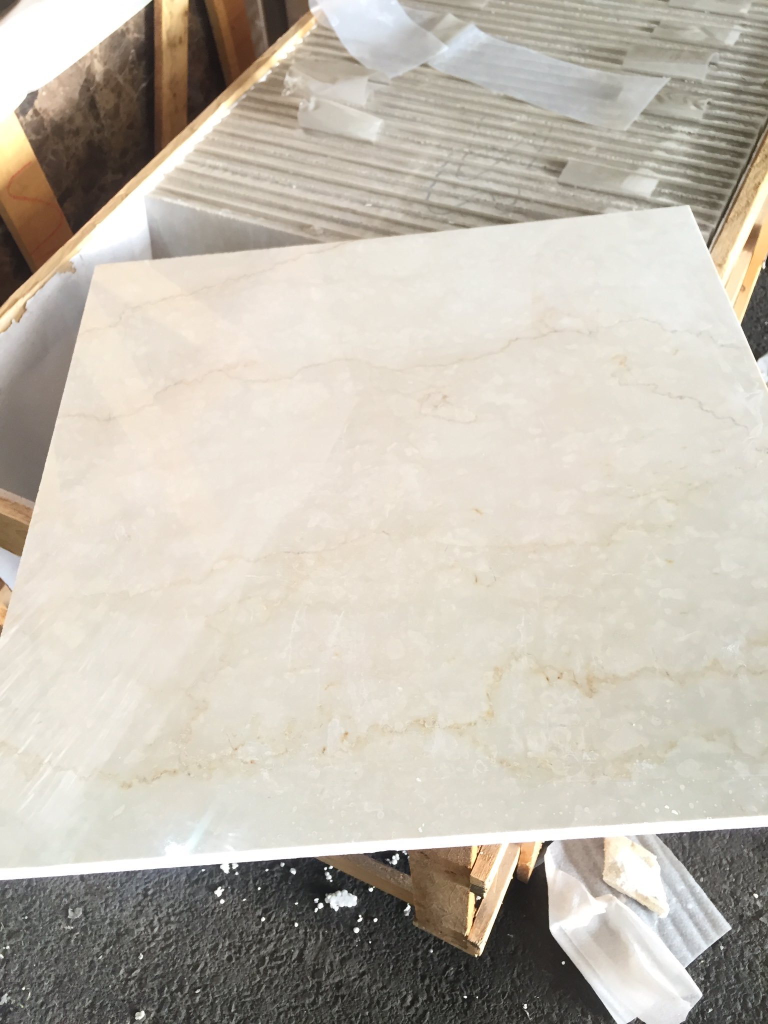 رخام بوتشينو – الخيار الأنيق للأرضيات والديكور الداخلي