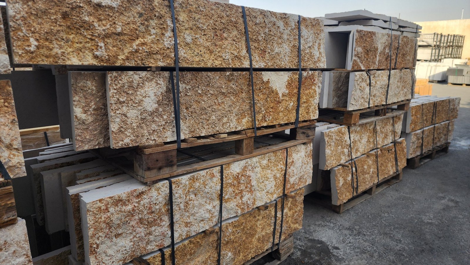 حجر وجه الجبل الأبيض – واجهات طبيعية للمنازل والفلل