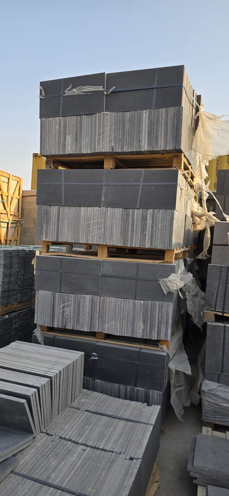 حجر بازلت مجلي – أقوى الحلول للممرات والأرضيات الخارجية