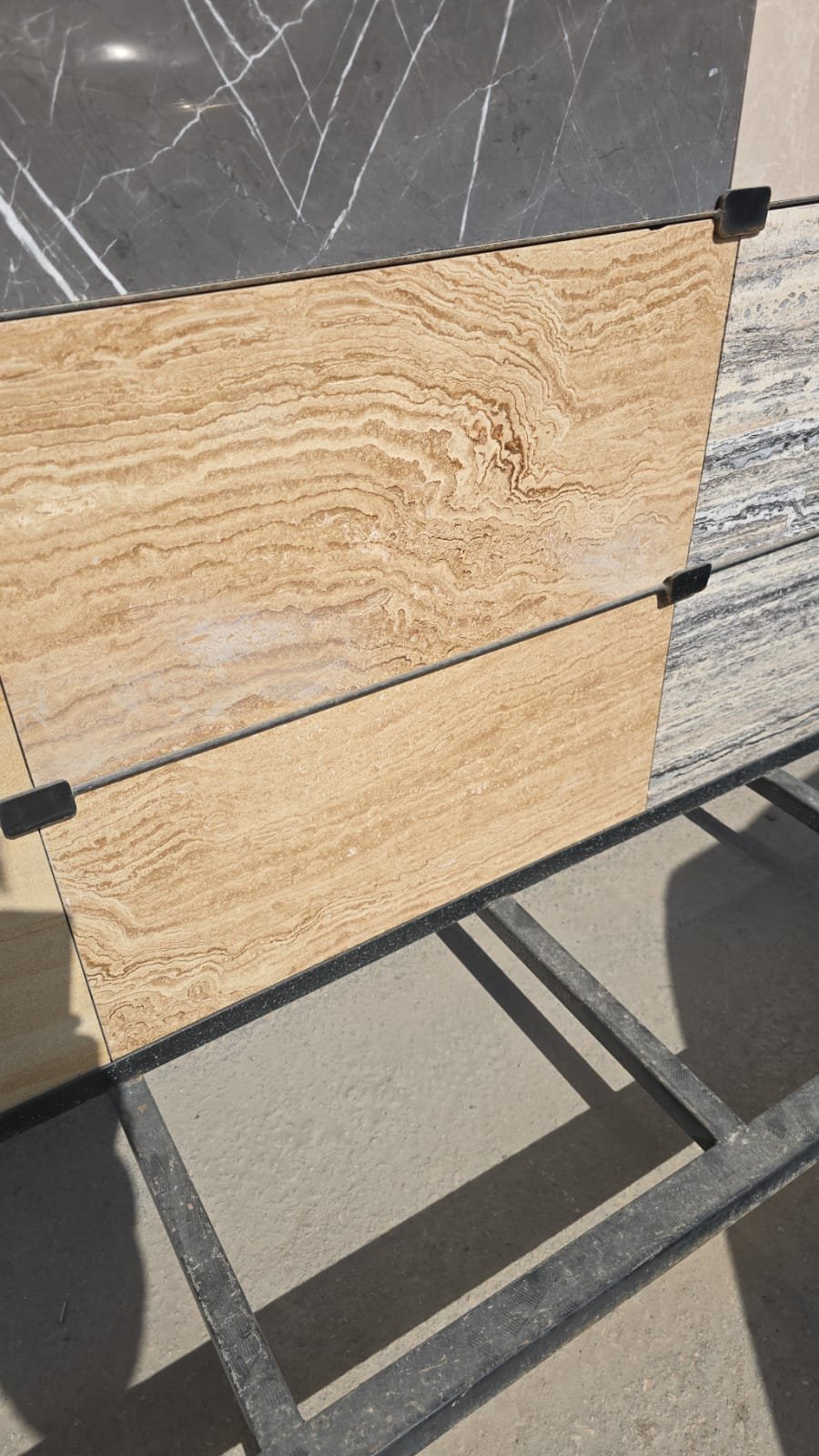 رخام ترافنتينو نوتشي – درجات البيج الداكن للتصاميم الكلاسيكية