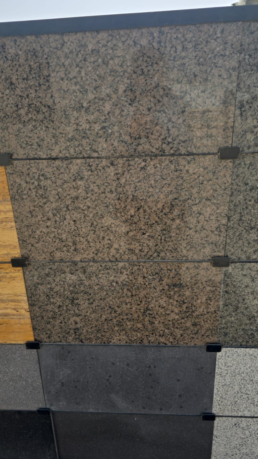 جرانيت نجران براون – قوة التحمل للمشاريع السكنية والتجارية