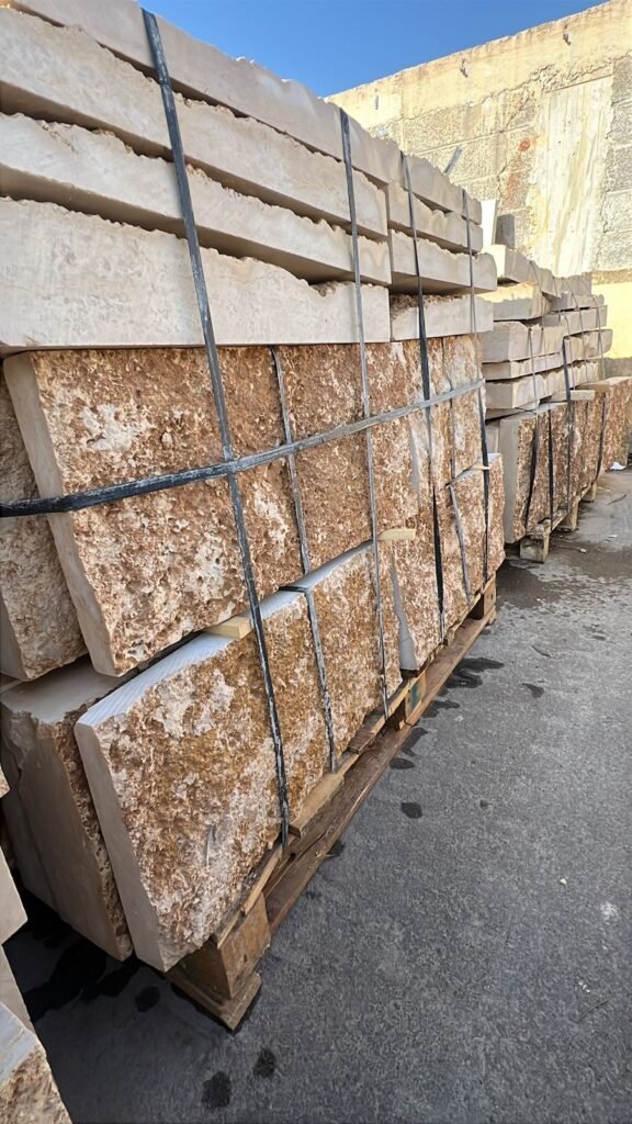 حجر وجه الجبل الأبيض