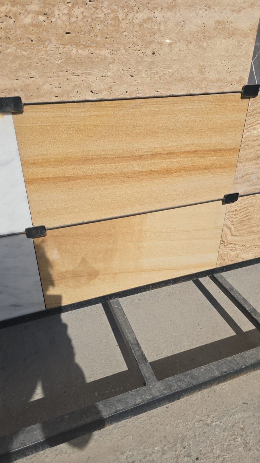 حجر خشبي هندي – مظهر خشبي بمتانة الحجر الطبيعي