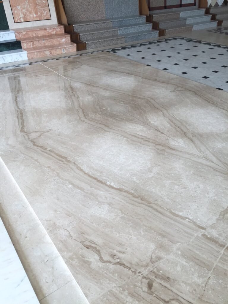 رخام دانو رويال الإيطالي